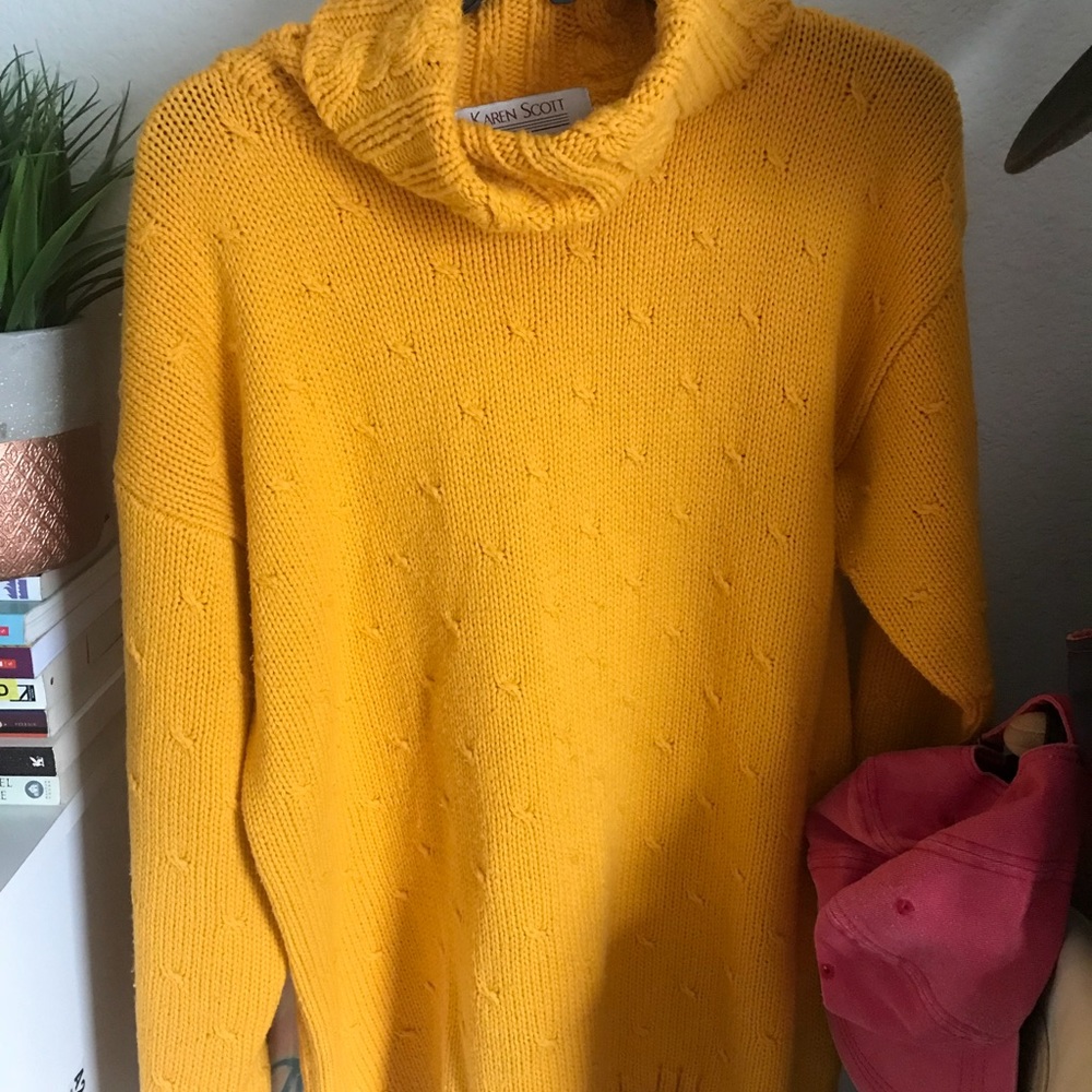 Yellow knit sweater 💛